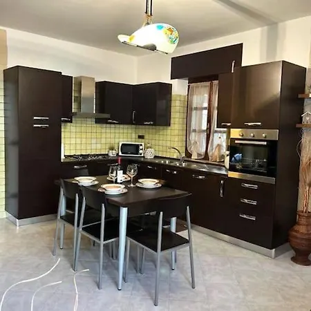 Trilocale Sul Mare Con Ampia Veranda Coperta Vakantiehuis